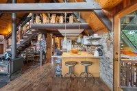 Luxury Mountain Retreat with Hot Tub and Forest Views - Stunning Sanctuary