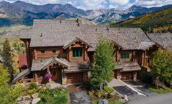 Magnificent Mountain Views and Private Hot Tub - Exquisite Retreat ...