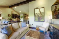 Panoramic Scenery and Cozy Balcony - Gorgeous Lake View Escape