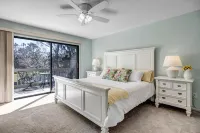 Tranquil Oasis with Pond View and Community Pool - Elegant Retreat