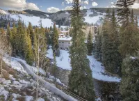 Rooftop Hot Tub and Year-Round Pool - Stunning Mountain Retreat