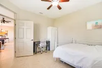 Sunroom and Serene Canal View - Bright Spacious Retreat Hotels in Cape Coral