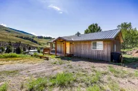 Breathtaking Mountain Views and Open Floor Plan - Charming Retreat