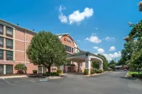 Comfort Inn & Suites Lake Norman - 2-Star