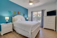 Beach Access and Heated Pools - Beautiful Coastal Oasis Hotels in Bradenton Beach