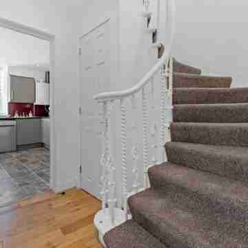 Caledonian Buildings 20 b, stylish city centre apartment.85-inch TV, king beds. Others