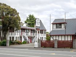 Castles Motel & Driftwood Motel