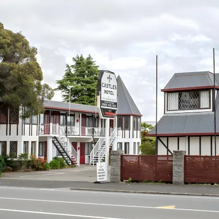 Castles Motel & Driftwood Motel