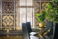 Lux Versace 1 Bed, Hot Tub, Pool Table, Sky Tv Hotels in Leyton