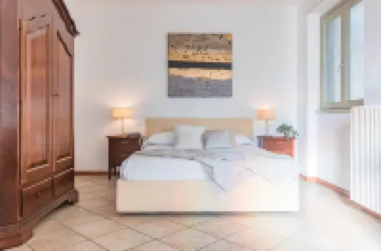 Sunny Varenna Apartment