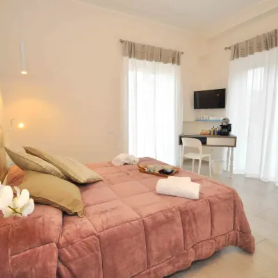 Residenza Eleonora Hotels near Piazza della Concordia