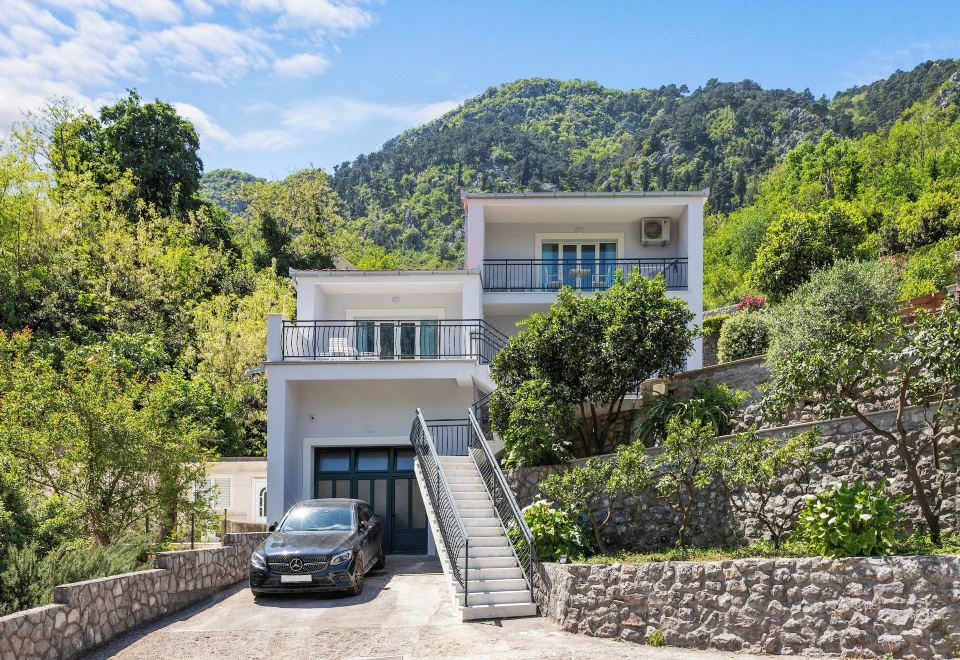 2. 아파트먼트 돈치..