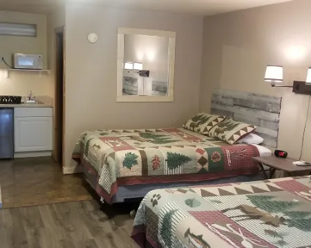 The Idaho Lodge & RV Park Hotels in Boundary County