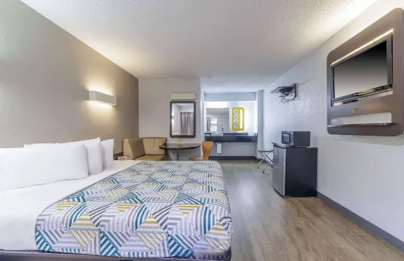 伯尼 - 6號汽車旅館