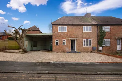 Centrally Located Modern House Near Ashford Town