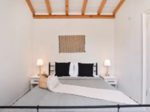 บ้านพักลูนาริอา โรงแรมในไอวาลิค