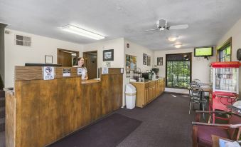 Candlewick Inn and Suites