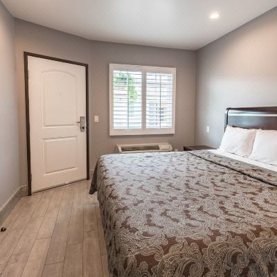 Economy King Room-Non-Smoking Plaza Inn Promo Code