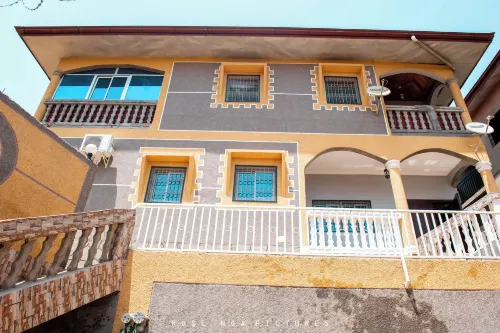 Odza, Modern Apartment, 3 Bedrooms, Private Parking