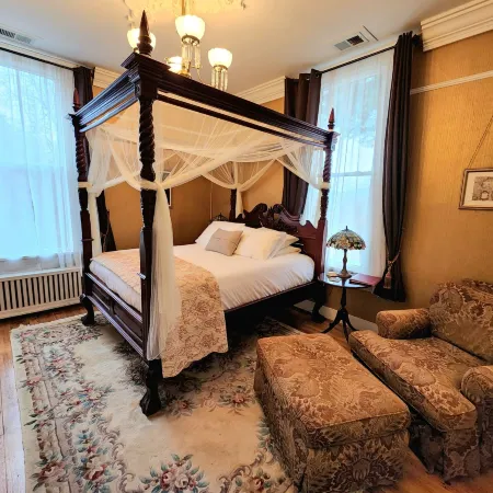 South Court Inn