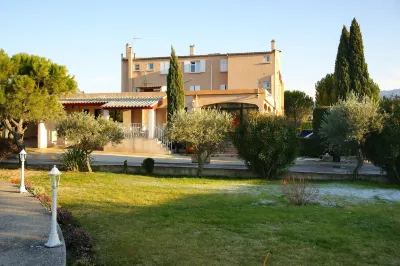 Logis Hôtel Restaurant l'Etape Hotels in Gardanne
