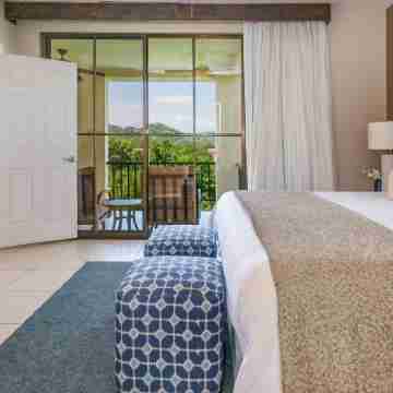 Well-Decorated 3rd-Floor Unit with Unique Designs and Mountainview in Coco Rooms