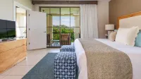 Well-Decorated 3rd-Floor Unit with Unique Designs and Mountainview in Coco