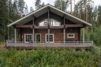 Villa Valmuska Hotels near Ristiinan kirkko