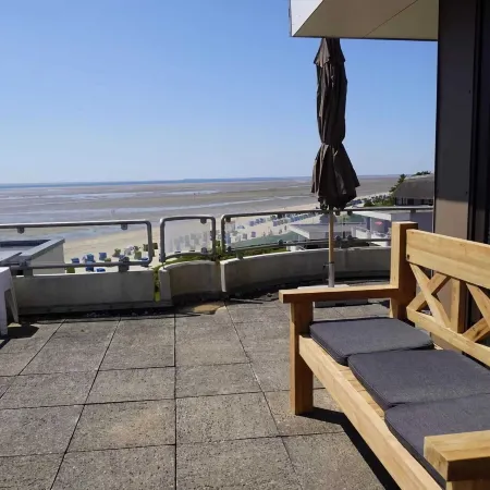 Penthouse by North Sea with Pool and Sauna