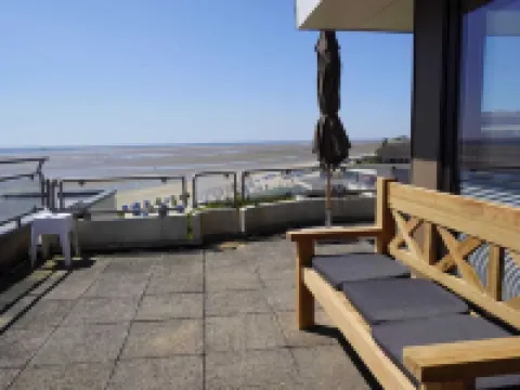 Penthouse by North Sea with Pool and Sauna