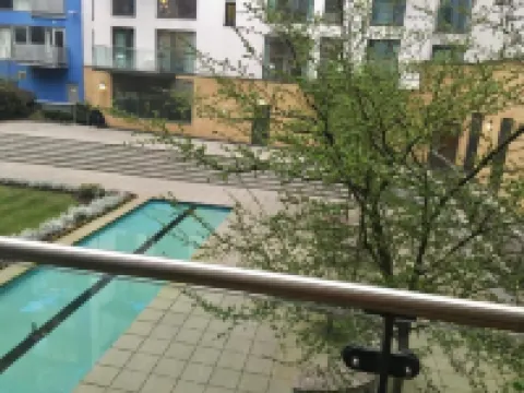 Modern 2Bed 2Bath with Balcony Next to Dlr Station