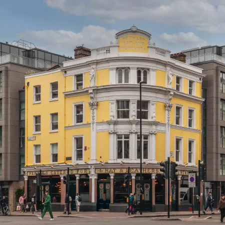 Hotel Indigo LONDON CLERKENWELL by IHG Отели рядом с достопримечательностью «Художественная галерея Гилдхолл»