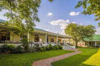 Batonka Guest Lodge - 4-Star