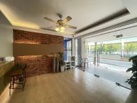 촌라프룩 레이크사이드 호텔