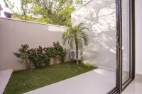 Residencial Marina Del Sol Hotels near Praia de Barequecaba