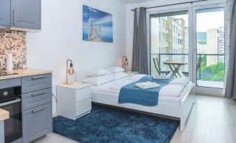 WaterFront City Apartments by UrbanRent