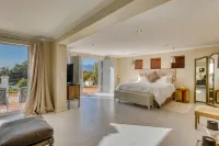 Manor on the Bay