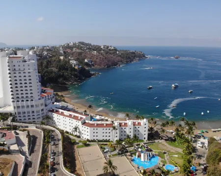 Tesoro Manzanillo All Inclusive โรงแรมในมานซานีโย