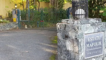 Villa Indigo 1Br in Private Gated Estate Отели в г. Сент-Томас