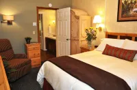 GetAways at Olympic Village Inn Hotels in der Nähe von Gallery Keoki