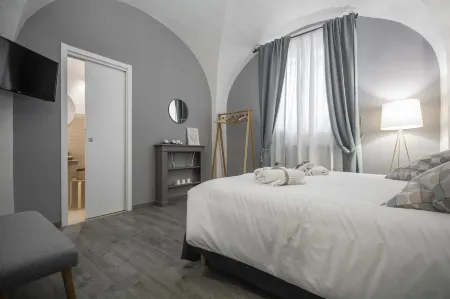La Lu Cozy Rooms Отели рядом с достопримечательностью «Пьяцца деи Мираколи»