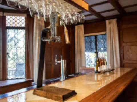 ハミングバード エステート ワイン & スイート セントラル・ポイントのホテル