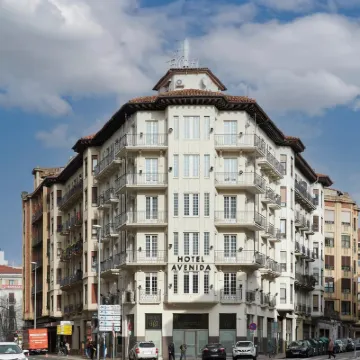 Hotel Avenida Hotels near Tramontana