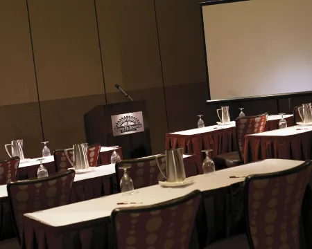 Santa Fe Station Hotel & Casino Отели рядом с достопримечательностью «Counts Kustoms»