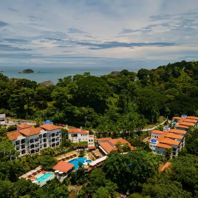 Shana by the Beach Manuel Antonio Hotels near Playitas Beach