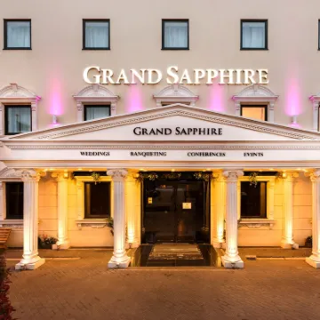 Grand Sapphire Hotel & Banqueting Отели рядом с достопримечательностью «Южный Кройдон»