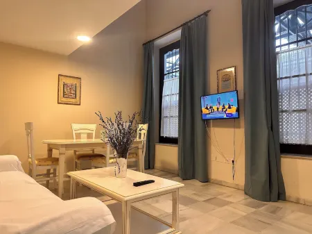 Apartamentos Larga 70 Отели рядом с достопримечательностью «Плайя де ла Пунтилья»