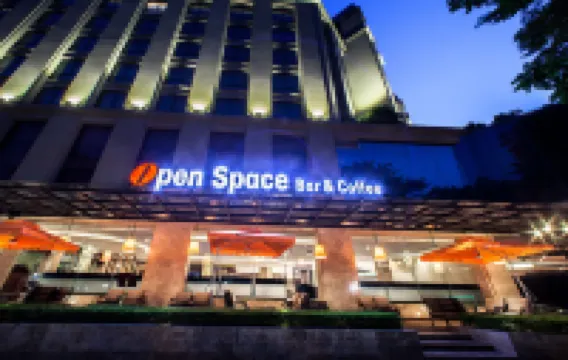 アーミー ホテル ホーチミン廟周辺のホテル