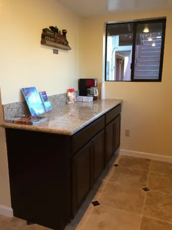 Jamestown Railtown Motel Отели в г. Джеймстаун