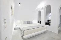 Cave Suite Oia Hotels in Oia